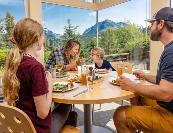 Stillpoint Lodge Dining lunch family