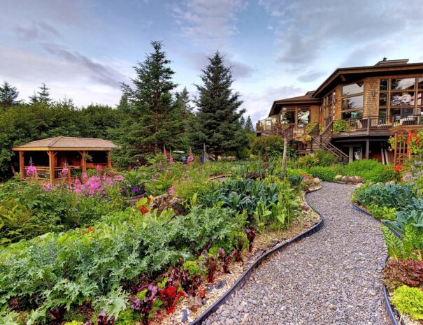 Stillpoint Lodge garden, lodge and gazebo