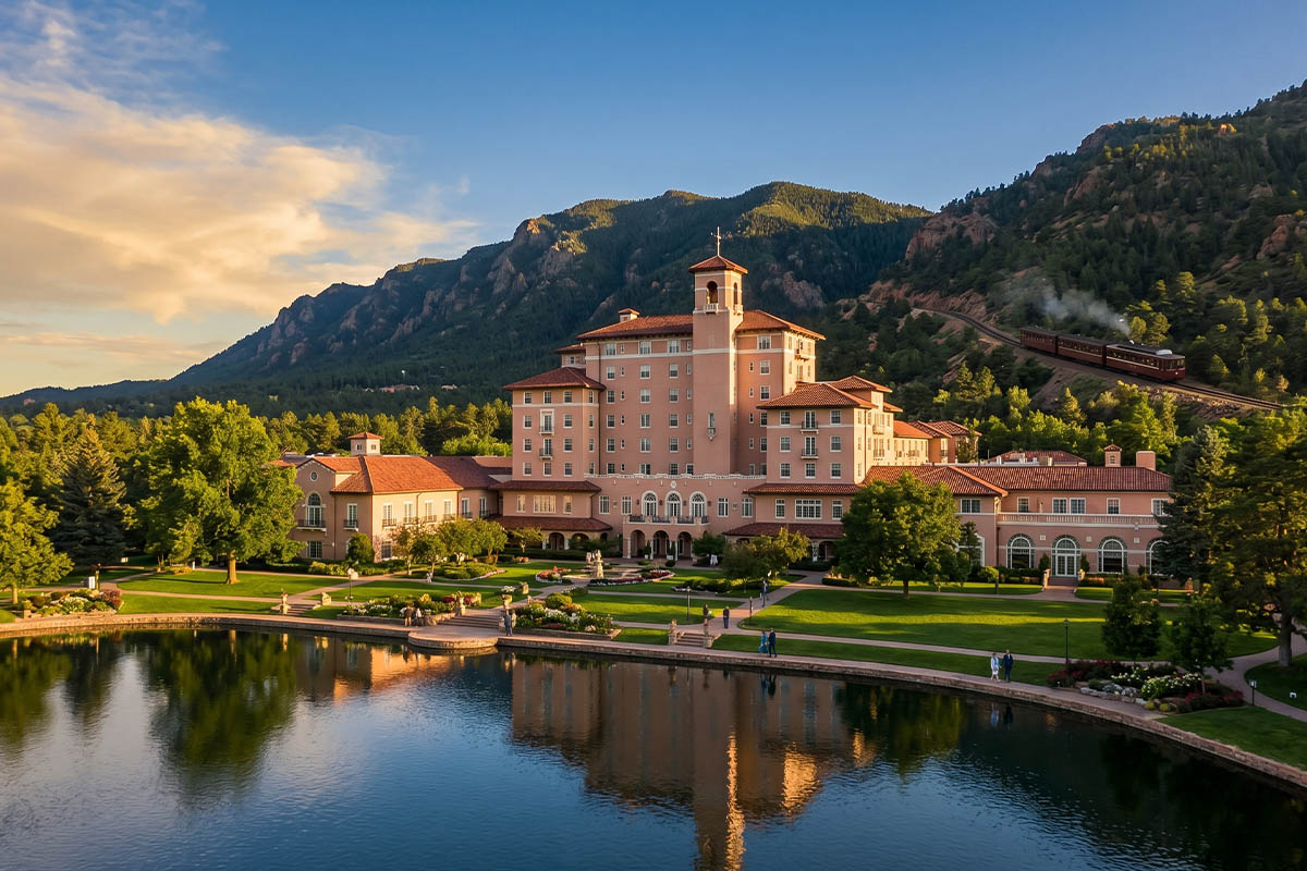 luxury train trips USA