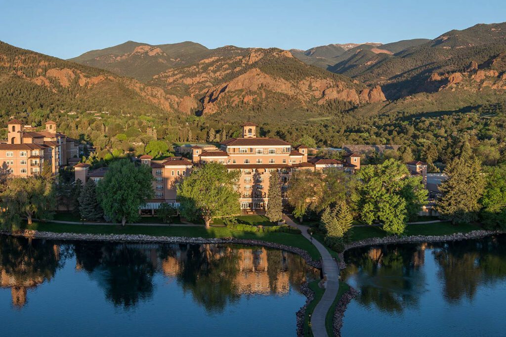 02 - The Broadmoor 01