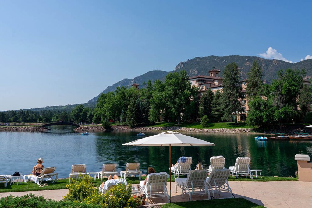 02 - The Broadmoor 03