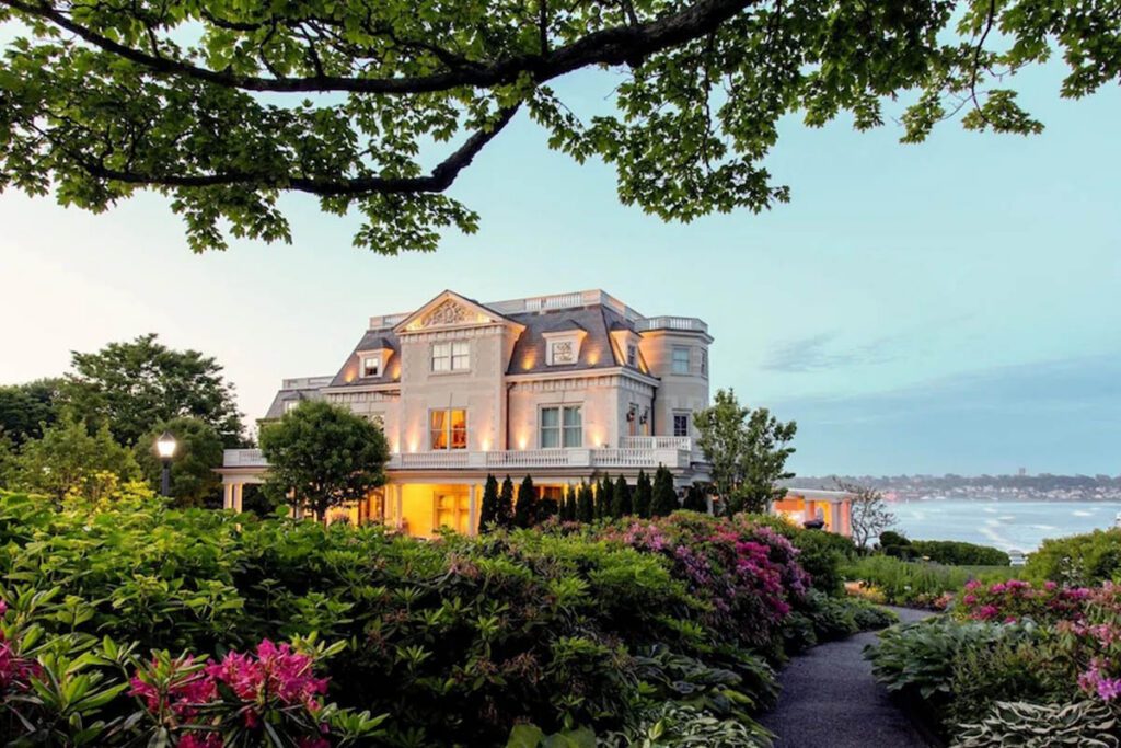 02 - The Chanler at Cliff Walk 01