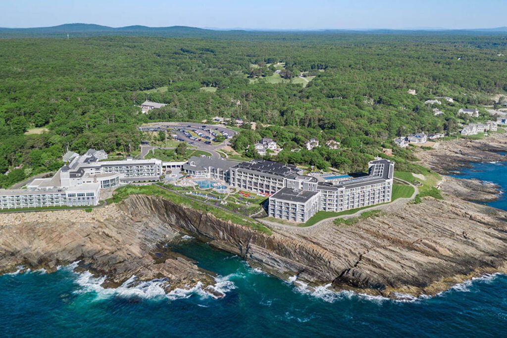 01 - Cliff House Maine 01