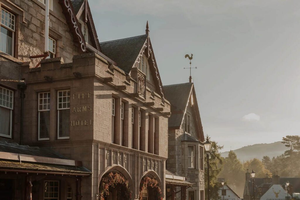 06 - The Fife Arms 01