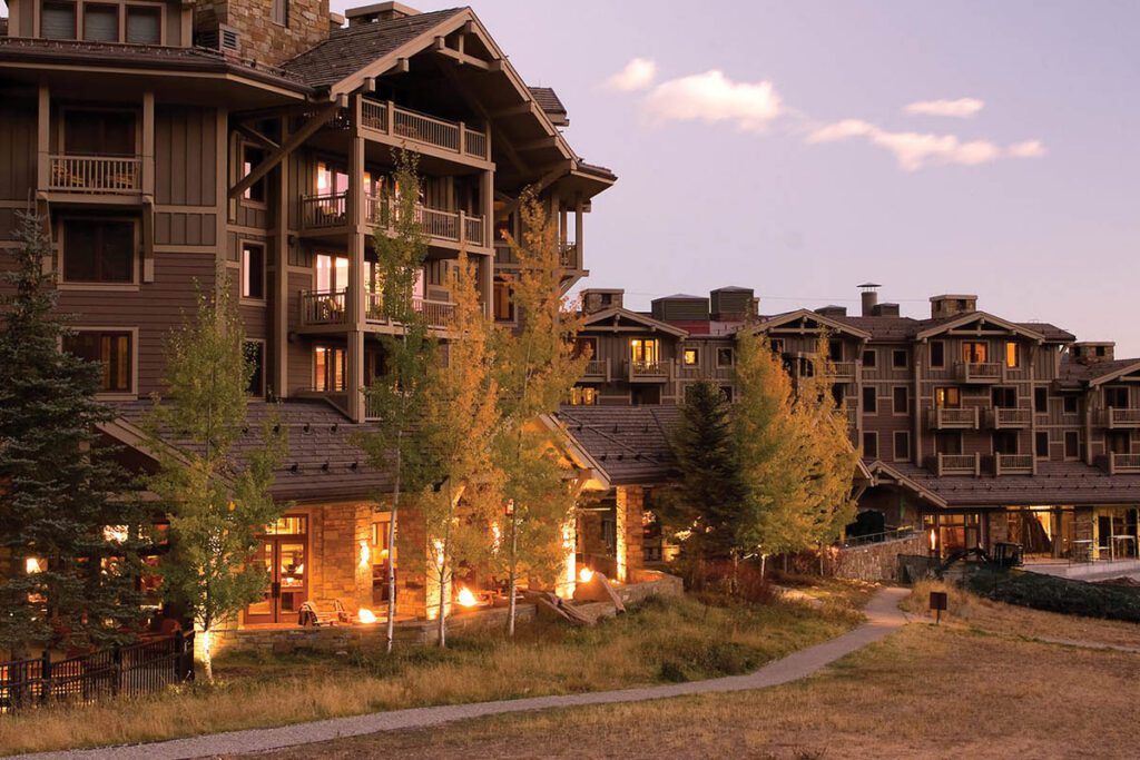02 - Four Seasons Resort and Residences Jackson Hole 01